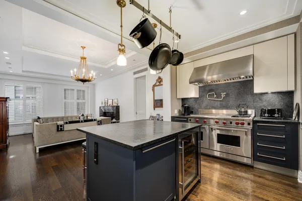 $899,000 | 159 East Walton Place, Unit 13D, Chicago, IL 60611