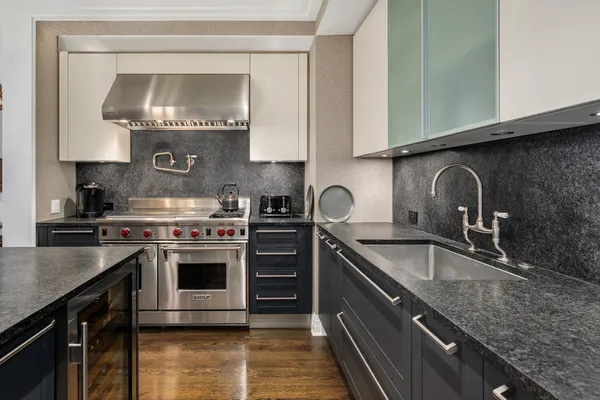 $899,000 | 159 East Walton Place, Unit 13D, Chicago, IL 60611