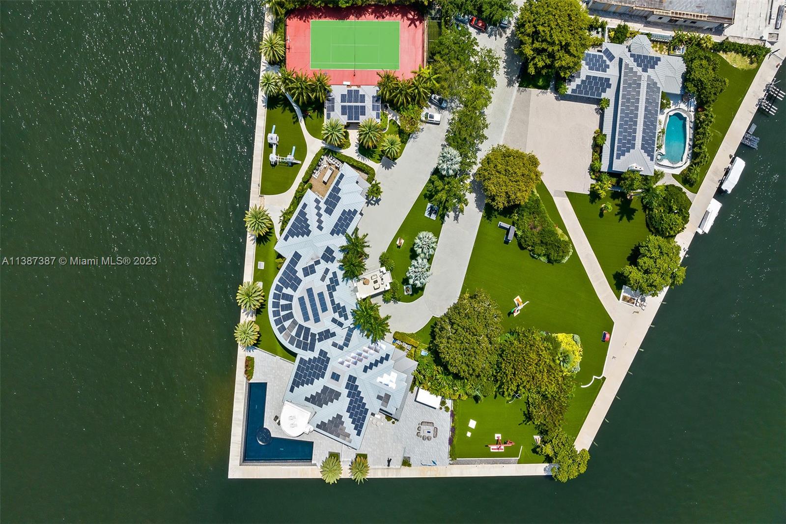 5 Harborage Isle Dr  