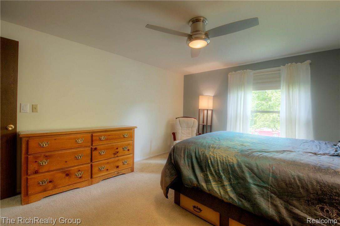 46513 Maidstone Road Canton, MI 48187 - Photo 38 of 56 39_fb.jpg