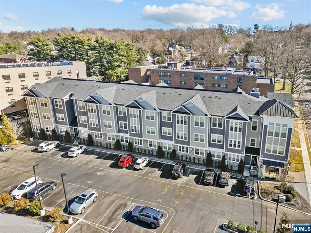 $3,550 | 313 Woodland Place, Unit 306, Leonia, NJ 07605