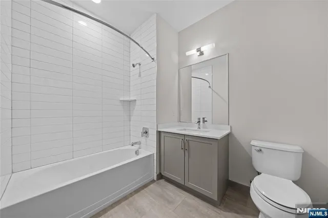 $3,550 | 313 Woodland Place, Unit 306, Leonia, NJ 07605