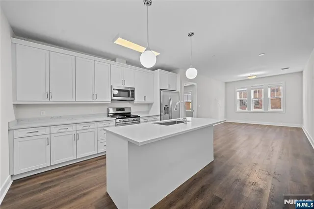 $3,550 | 313 Woodland Place, Unit 306, Leonia, NJ 07605