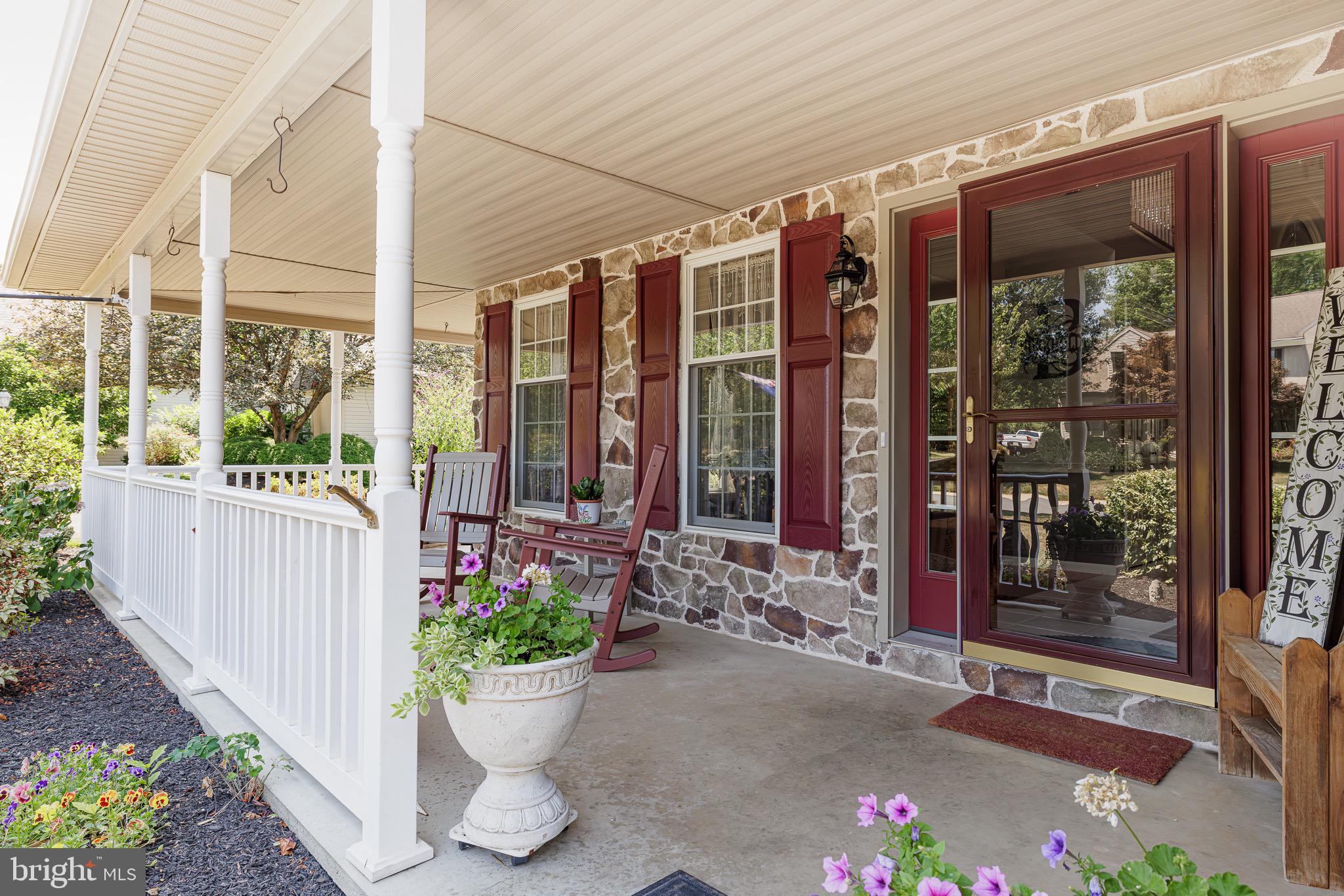 22 Royal Drive Lititz, PA 17543 - Photo 2 of 63