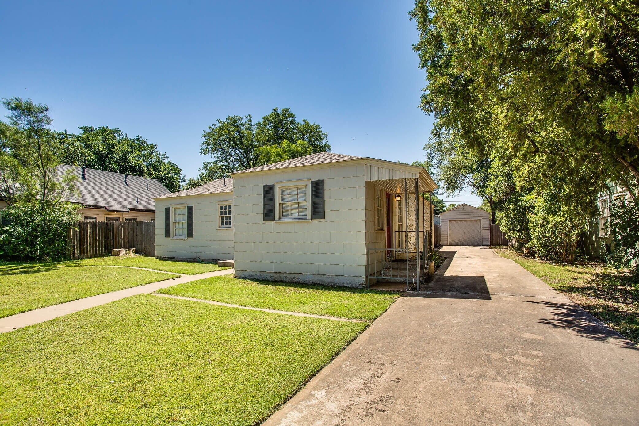 2403 32nd Street Lubbock, TX 79411 - Photo 2 of 15 l-2