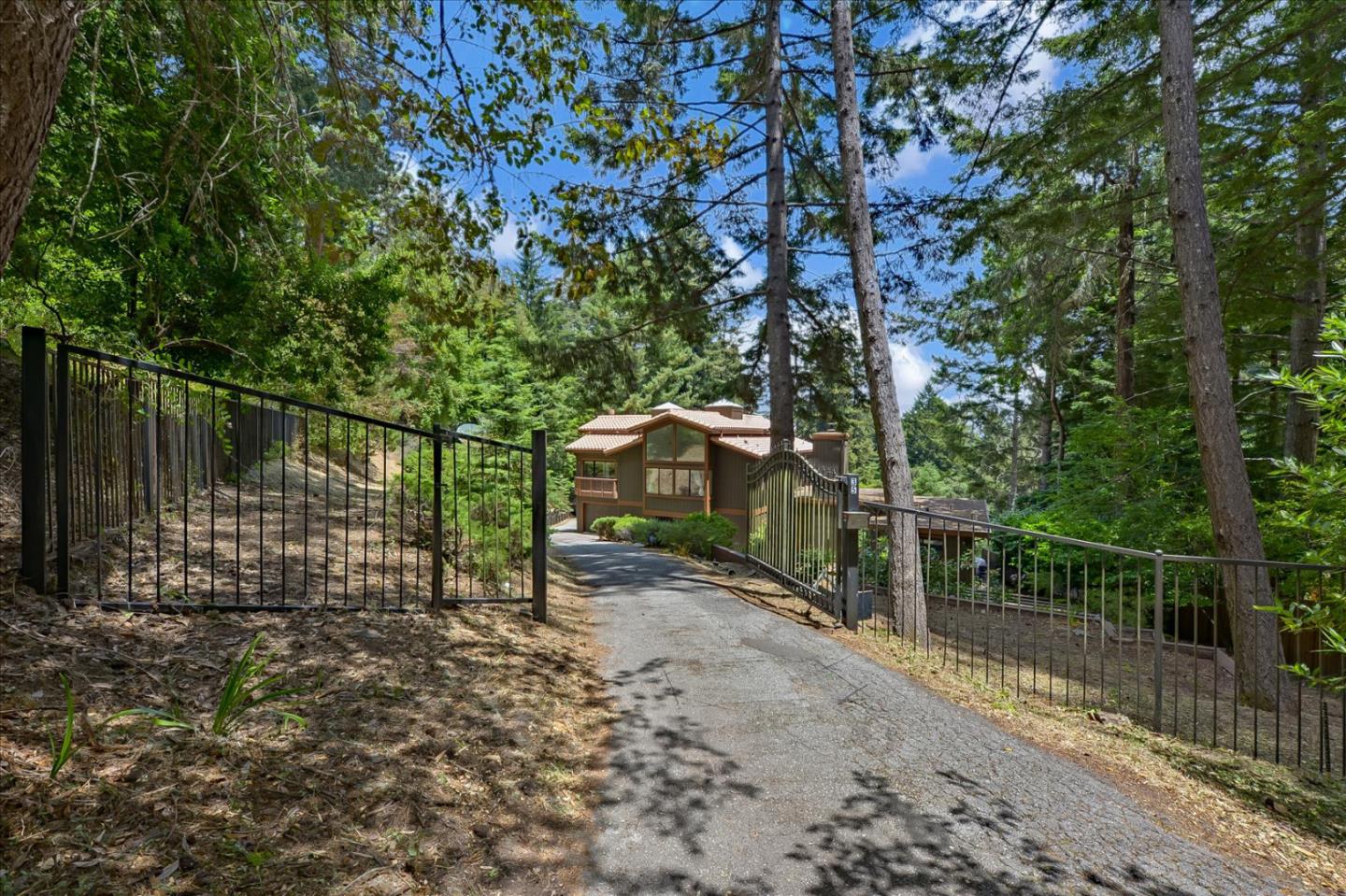 35 Echo Lane Woodside, CA 94062 - Photo 2 of 54 a backyard of a house with lots of green space