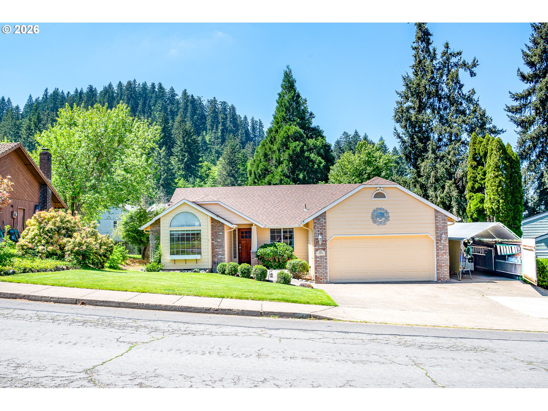 586 South 68th Place Springfield, OR 97478 - Photo 1 of 42