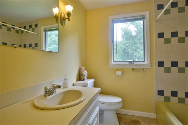 41 Greenwood Road Andover, MA 01810 - Photo 3 of 10 Gallery Image 3