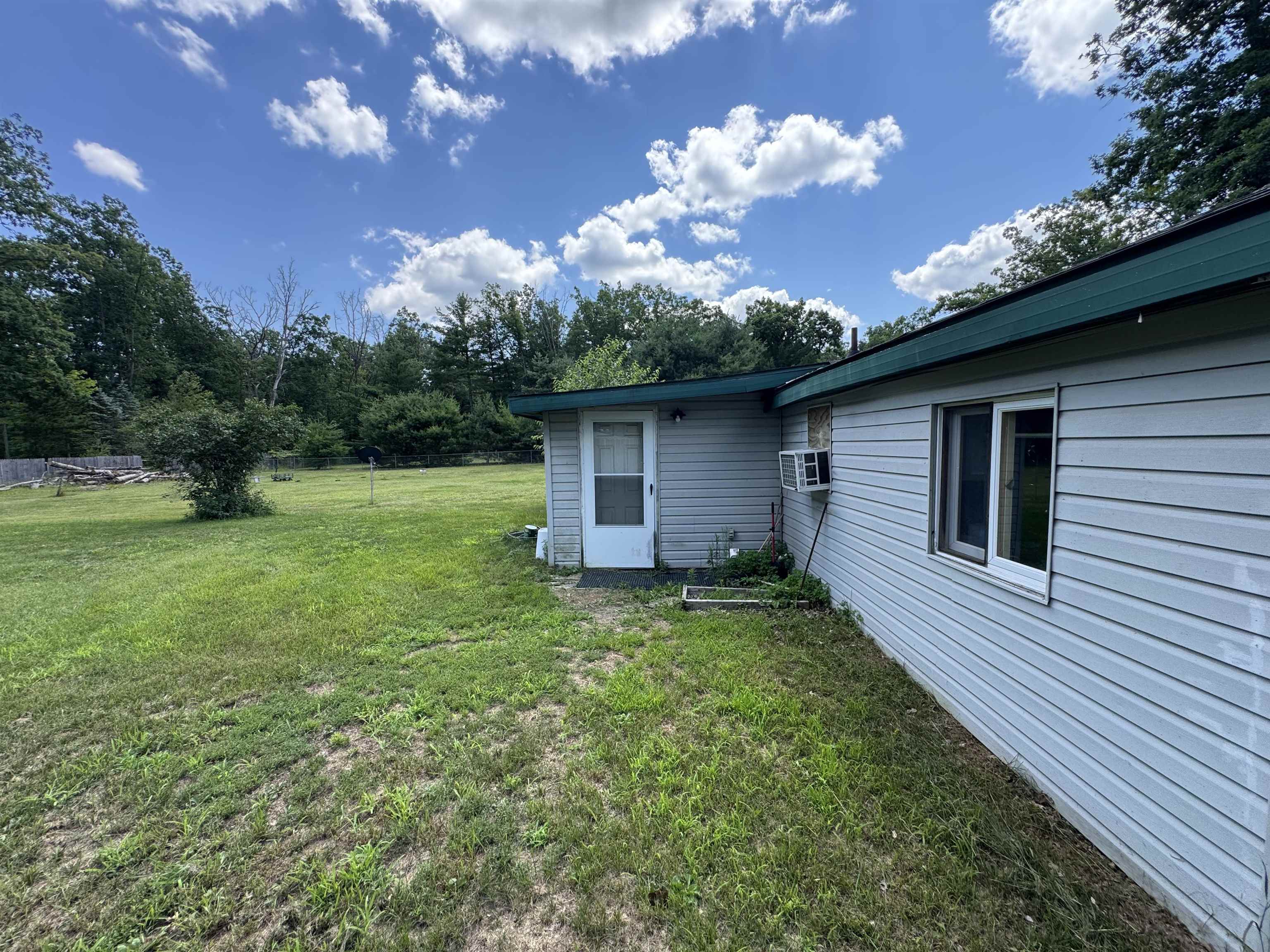 5017 Elizabeth Street Prescott, MI 48756 - Photo 11 of 29 1948023-95d1a30e-0080-43dc-8d3d-e988547ebe6f.JPG