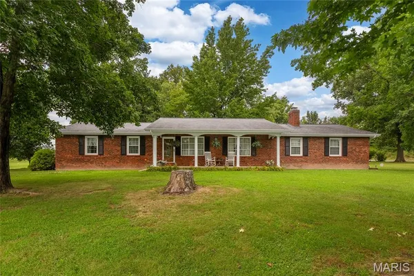 $179,000 | 1425 Coffee Road, Raleigh, IL 62977