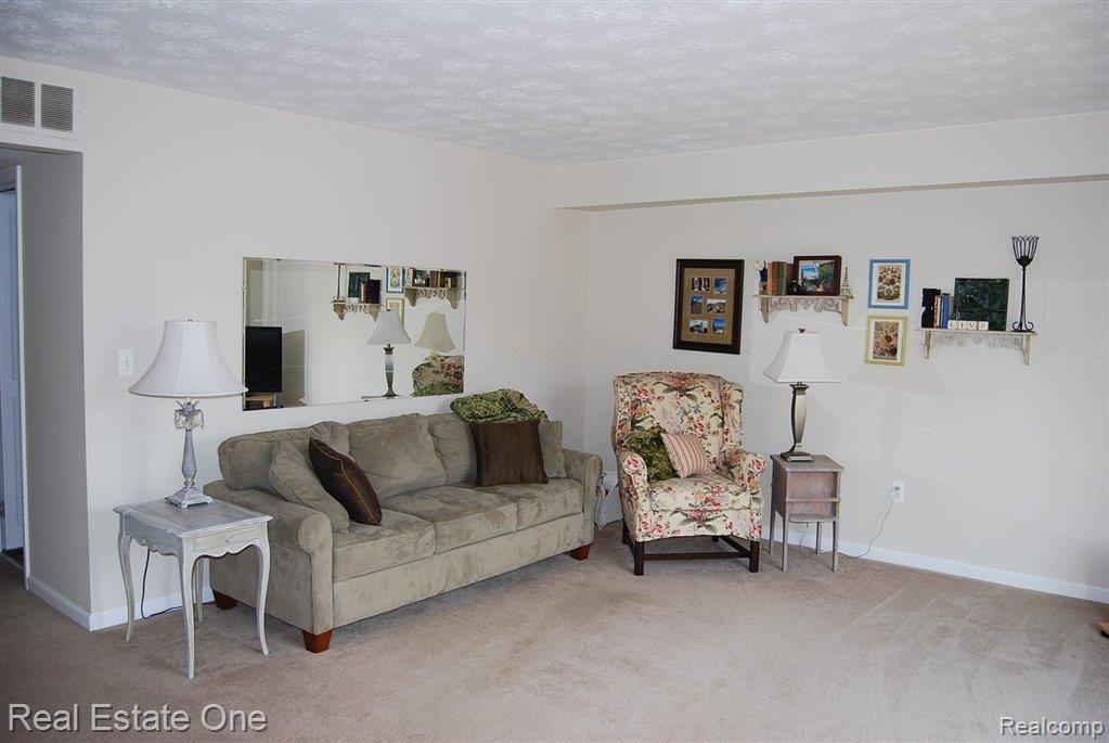 1683 Riverside Drive, Unit 55 Rochester, MI 48309 - Photo 9 of 16 Living Room view #2