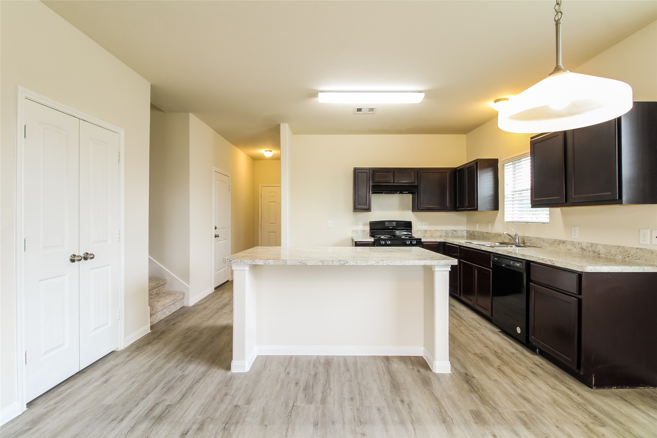 9 Lavida Court Manvel, TX 77578 - Photo 3 of 12 Photos may be representative of the floor plan and not the exact home. Finishes, layout, and features of the actual property for lease may vary.