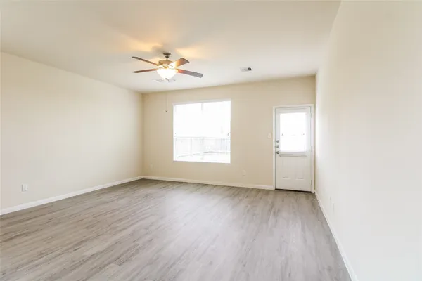 $2,325 | 9 Lavida Court, Manvel, TX 77578