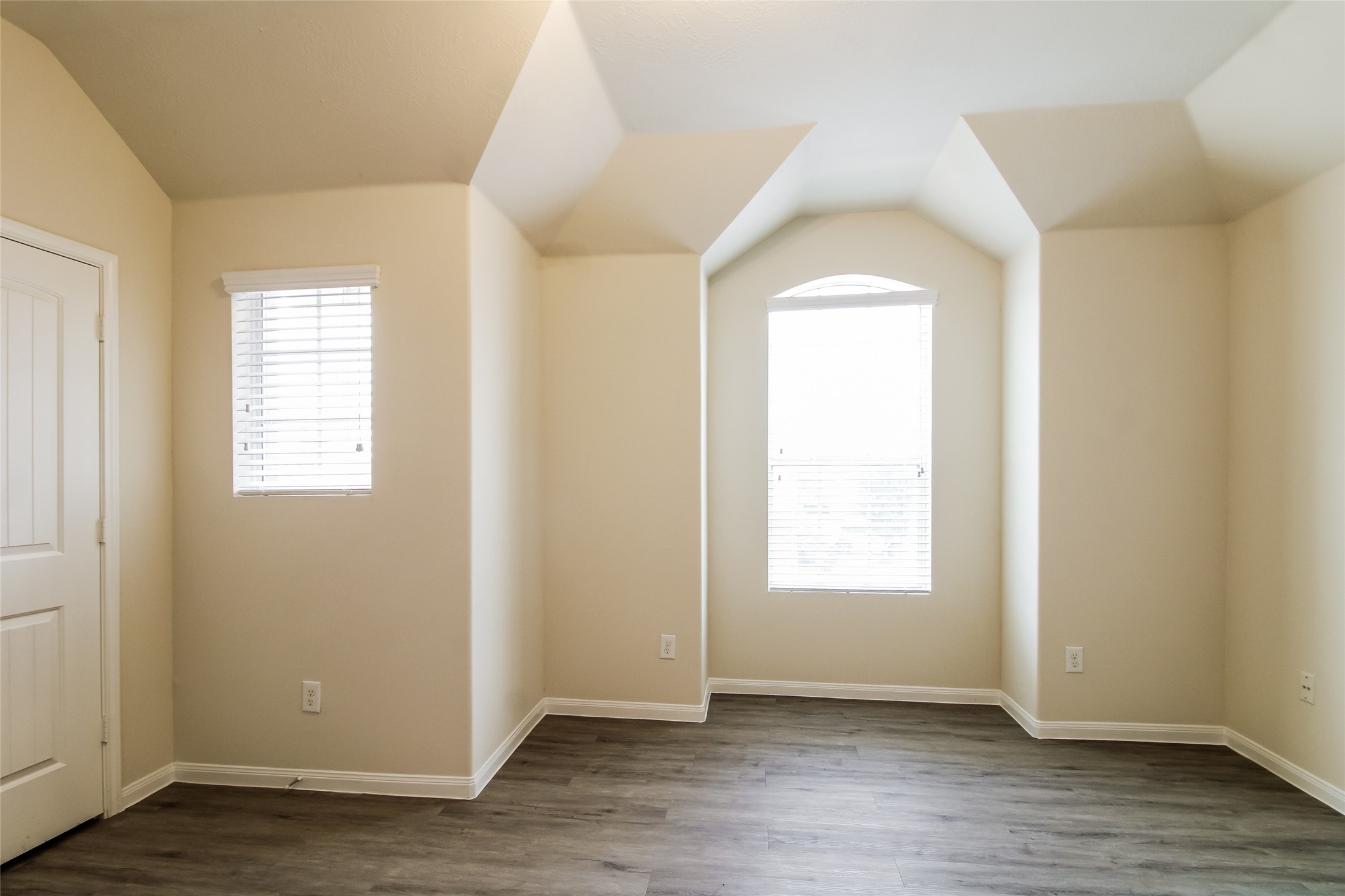 9 Lavida Court Manvel, TX 77578 - Photo 7 of 12 Photos may be representative of the floor plan and not the exact home. Finishes, layout, and features of the actual property for lease may vary.