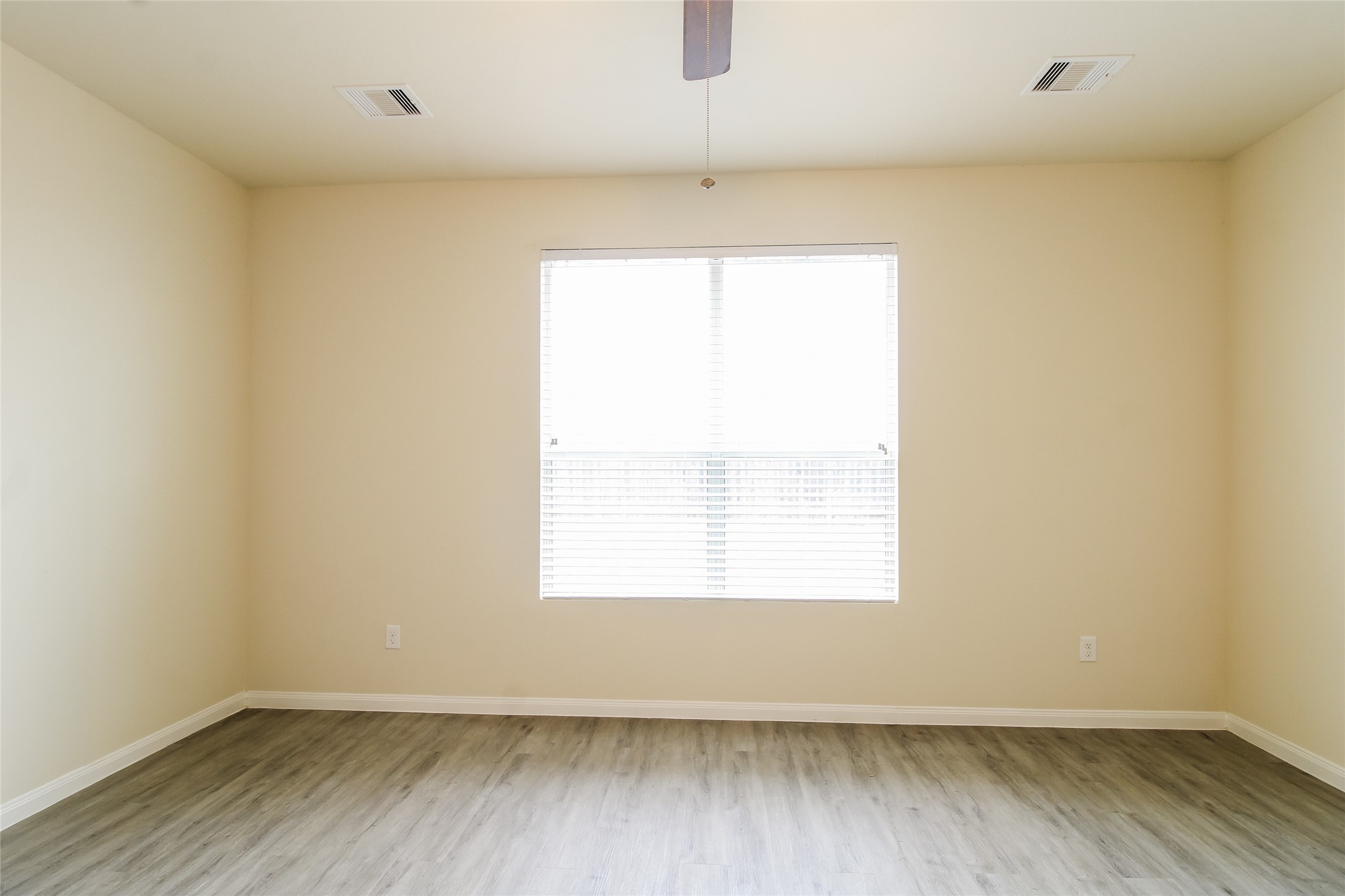 9 Lavida Court Manvel, TX 77578 - Photo 9 of 12 Photos may be representative of the floor plan and not the exact home. Finishes, layout, and features of the actual property for lease may vary.