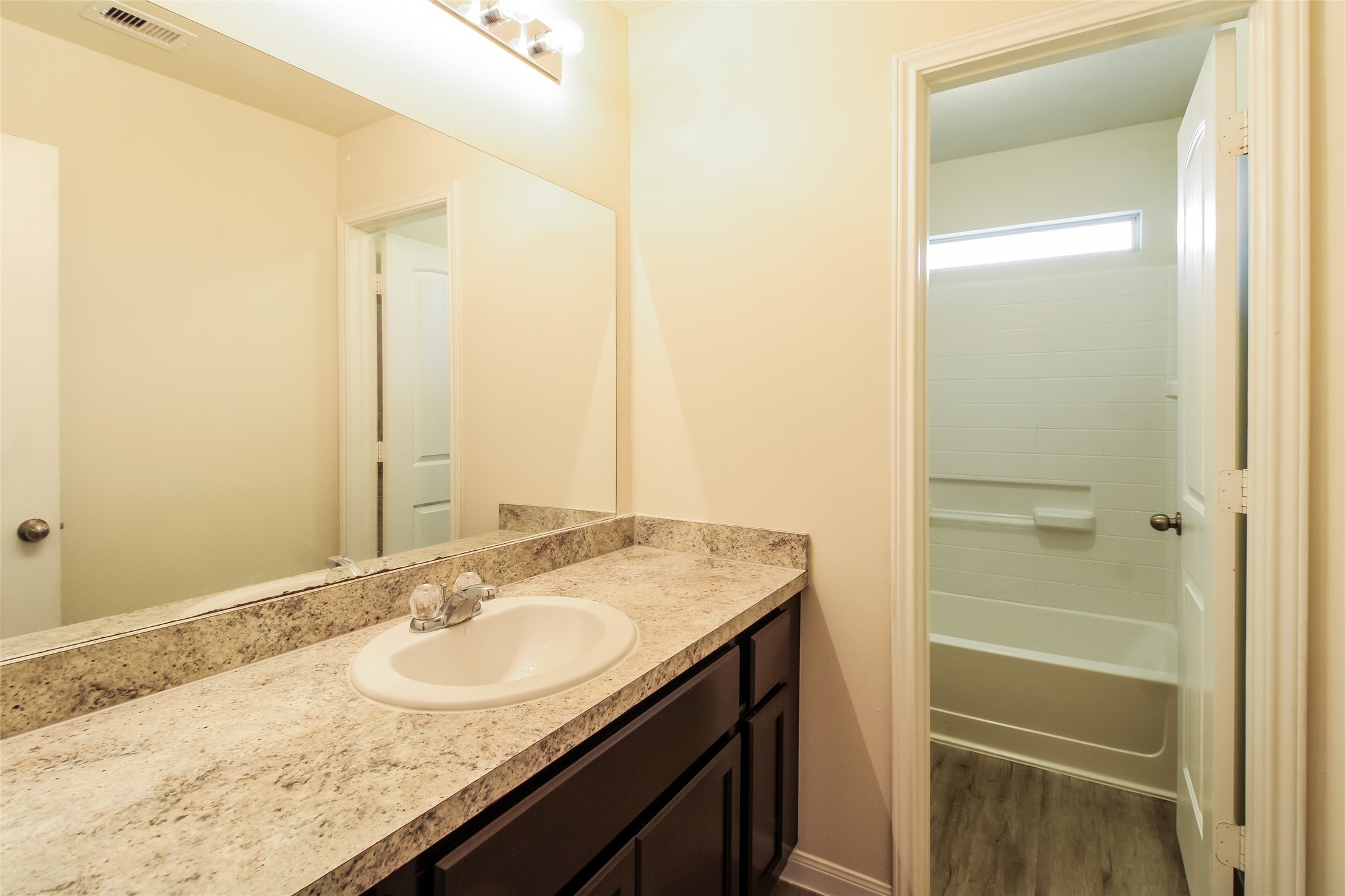 9 Lavida Court Manvel, TX 77578 - Photo 10 of 12 Photos may be representative of the floor plan and not the exact home. Finishes, layout, and features of the actual property for lease may vary.