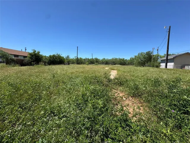a view of a green field with lots of green space