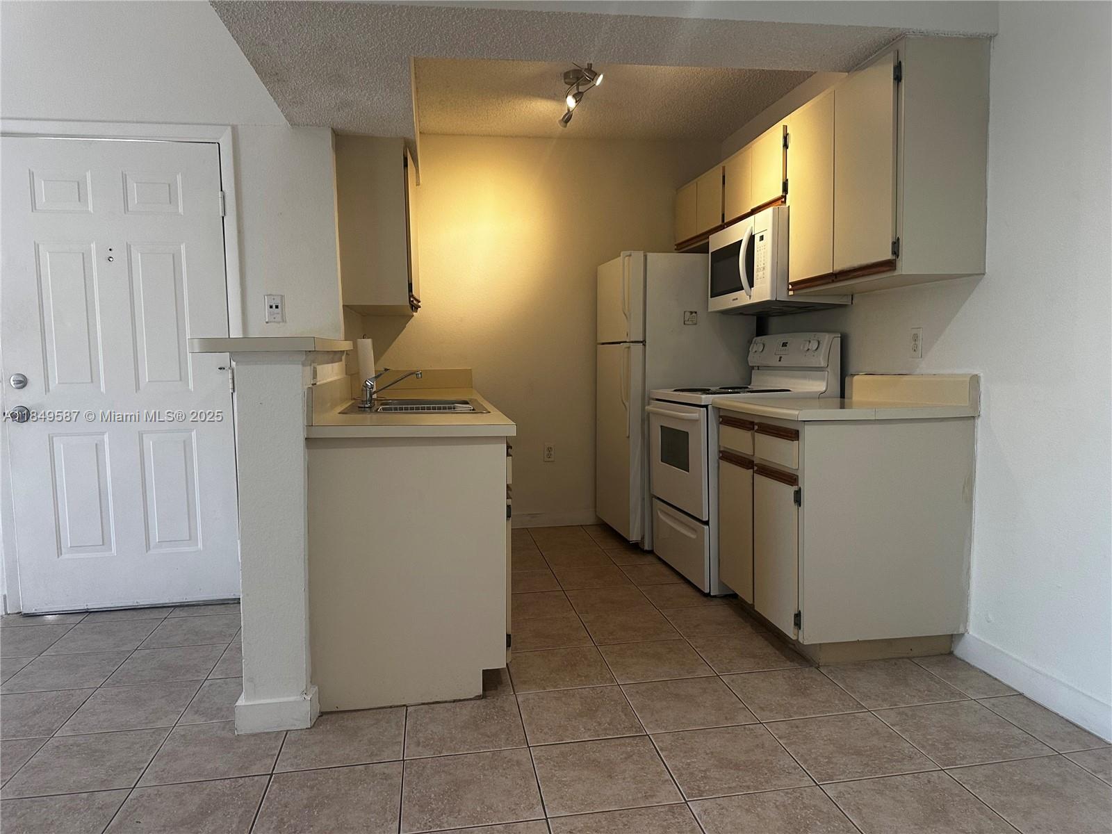 15551 Southwest 104th Terrace, Unit 825 Miami, FL 33196 - Photo 11 of 20