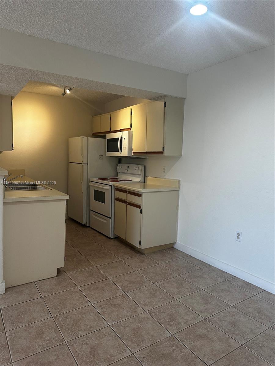 15551 Southwest 104th Terrace, Unit 825 Miami, FL 33196 - Photo 9 of 20