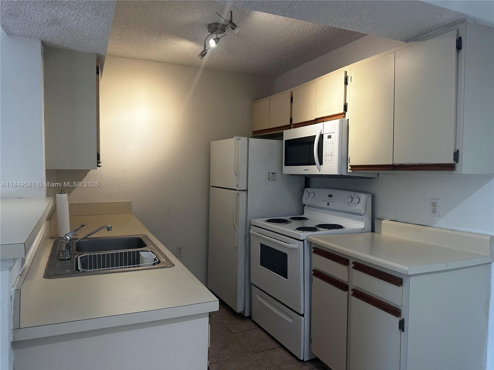 15551 Southwest 104th Terrace, Unit 825 Miami, FL 33196 - Photo 10 of 20