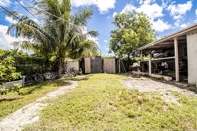 a view of a house with a yard and garage