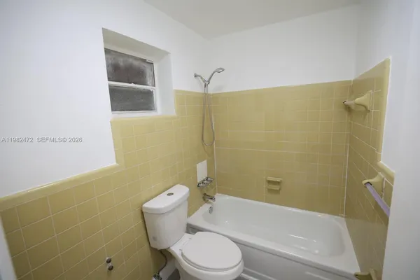 $2,150 | 3501 West 11th Avenue, Unit 207, Hialeah, FL 33012