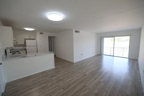 $2,150 | 3501 West 11th Avenue, Unit 207, Hialeah, FL 33012