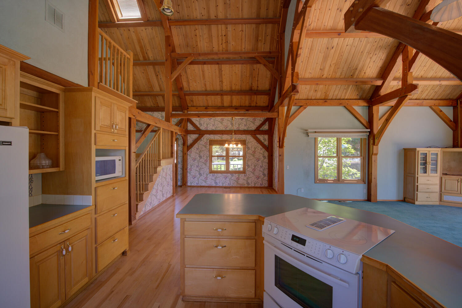 22052 Banff Drive Bend, OR 97702 - Photo 13 of 31 13_dining