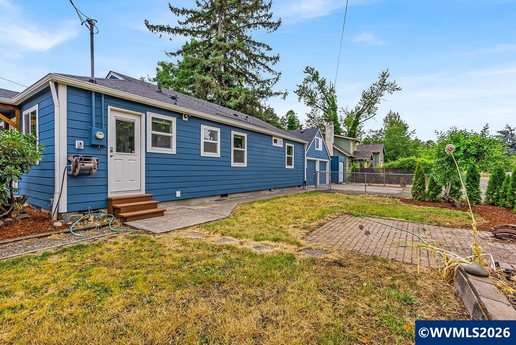 905 20th Street Southeast Salem, OR 97301 - Photo 7 of 39