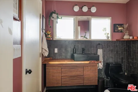 $999,000 | 1325 Romulus Drive, Glendale, CA 91205