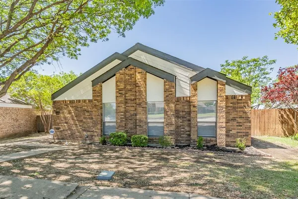 $339,900 | 4052 La Costa Court, Irving, TX 75038