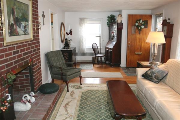 5 Pinewood Road Lynnfield, MA 01940 - Photo 2 of 8 Gallery Image 2