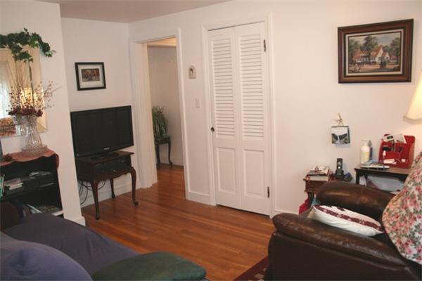 5 Pinewood Road Lynnfield, MA 01940 - Photo 6 of 8 Gallery Image 6