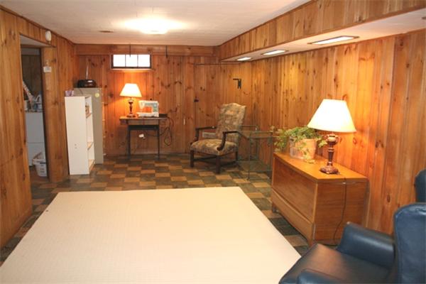 5 Pinewood Road Lynnfield, MA 01940 - Photo 7 of 8 Gallery Image 7