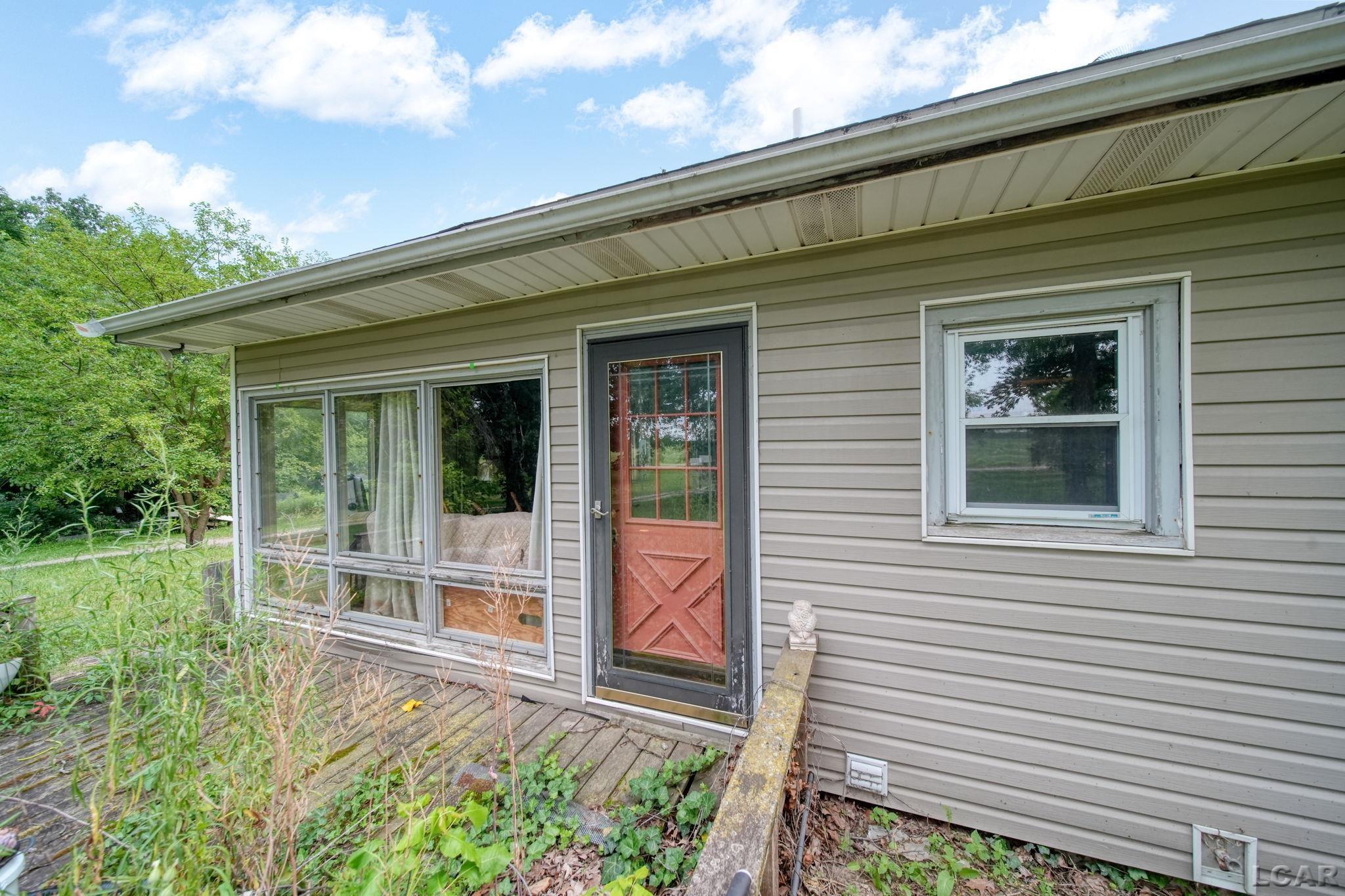 3205 Emery Road Adrian, MI 49221 - Photo 6 of 37 50180715-e67bd980-05b9-43ee-a3a2-ef53ca6efc1c.JPG