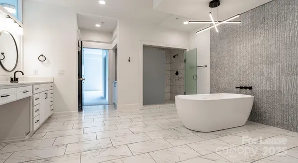 $4,975 | 4300 Sharon Road, Unit PH3, Charlotte, NC 28211