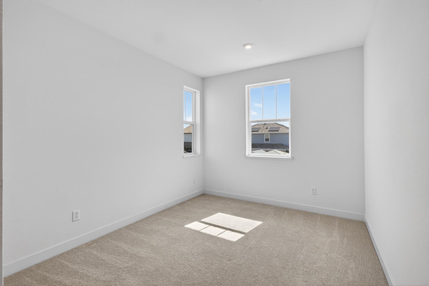 2883 Ridgecrest Drive Lincoln, CA 95648 - Photo 33 of 42 an empty room with a window