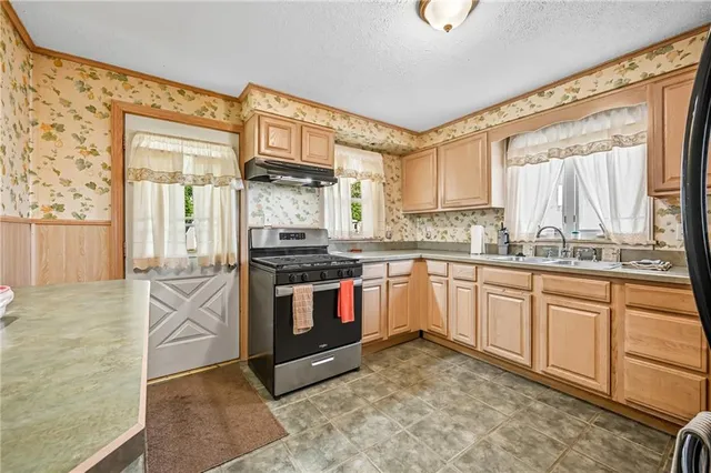 $183,000 | 134 North Mercer Avenue, Sharpsville, PA 16150