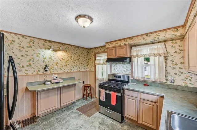 $183,000 | 134 North Mercer Avenue, Sharpsville, PA 16150