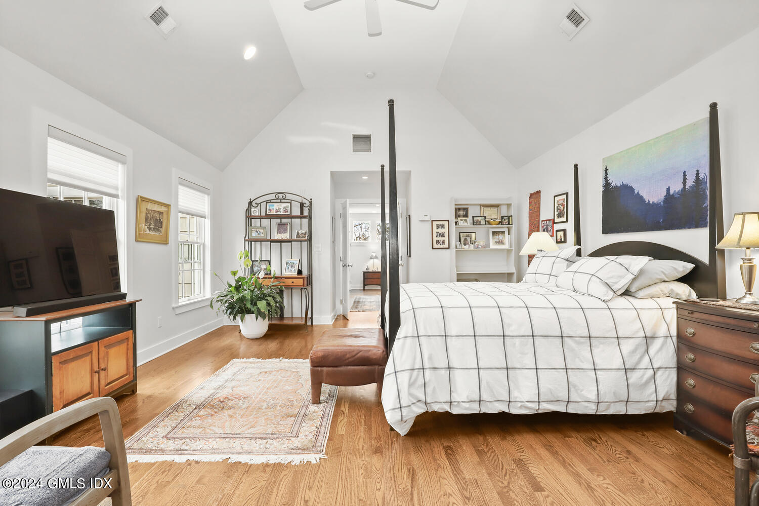 23 Pleasant Street Riverside, CT 06878 - Photo 19 of 35 23 Pleasant St Riverside CT-large-019-02