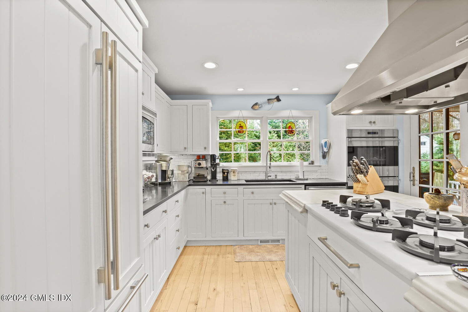 23 Pleasant Street Riverside, CT 06878 - Photo 10 of 35 23 Pleasant St Riverside CT-large-011-01