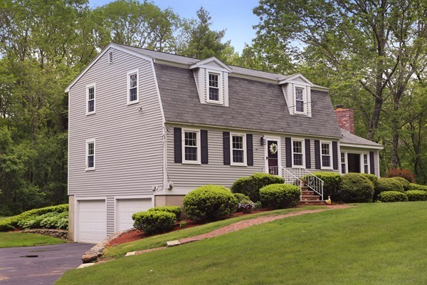 107 Spofford Road Boxford, MA 01921 - Photo 2 of 27