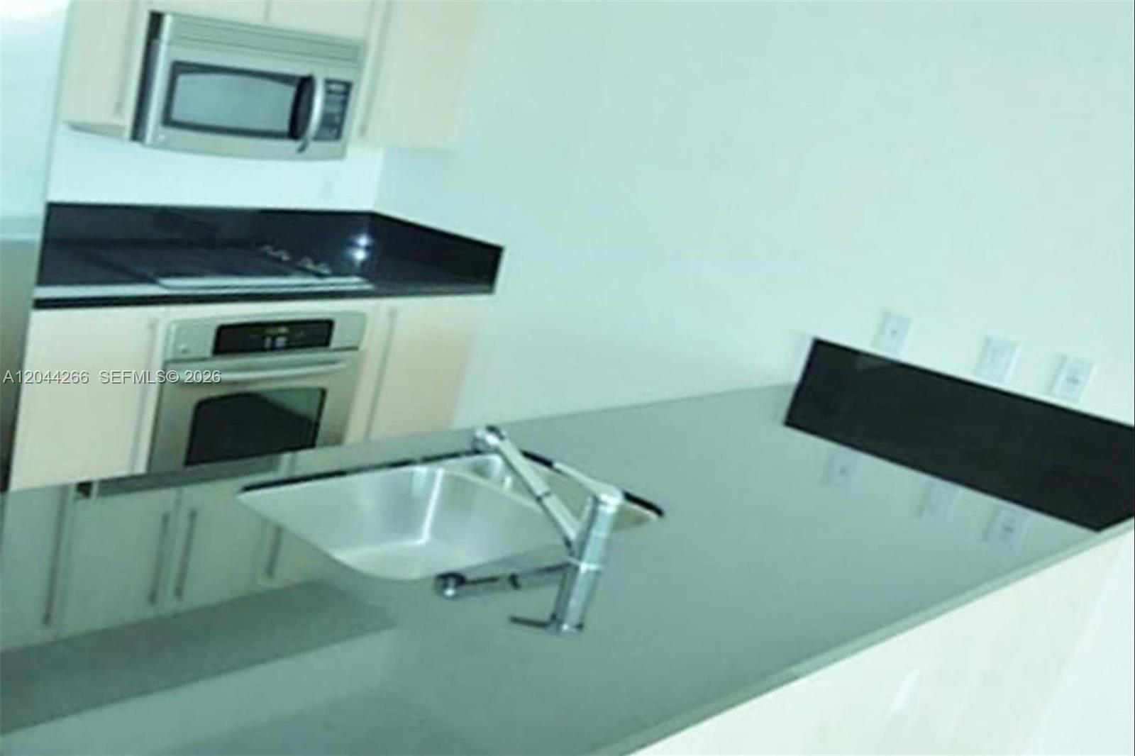 79 Southwest 12th Street, Unit 2905S Miami, FL 33130 - Photo 3 of 30