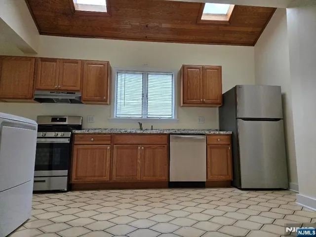 $3,000 | 684 Edgewater Avenue, Unit 1, Ridgefield, NJ 07657