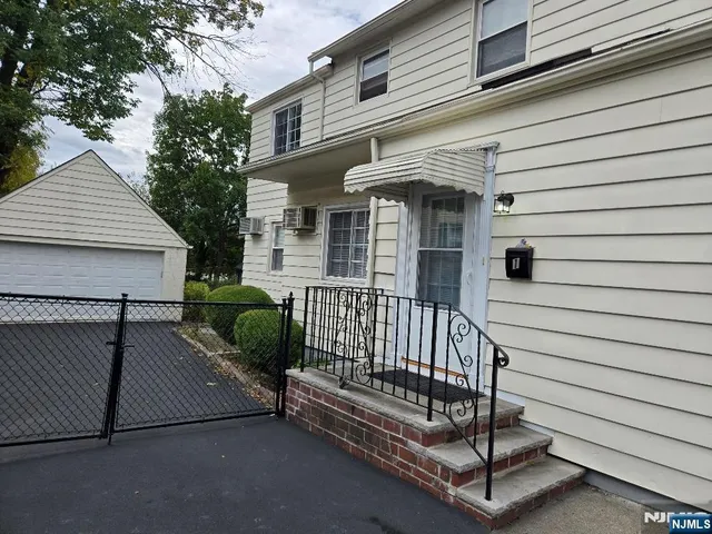 $3,000 | 684 Edgewater Avenue, Unit 1, Ridgefield, NJ 07657