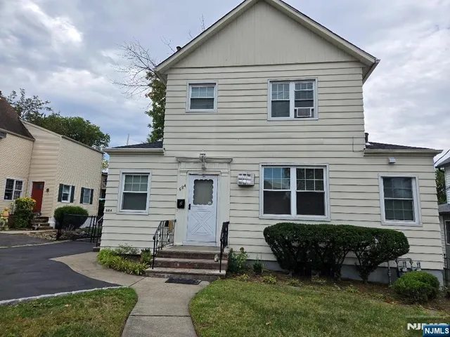 $3,000 | 684 Edgewater Avenue, Unit 1, Ridgefield, NJ 07657