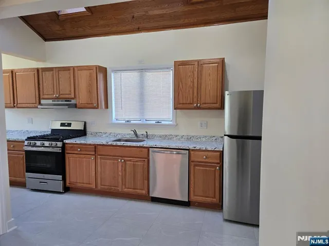 $3,000 | 684 Edgewater Avenue, Unit 1, Ridgefield, NJ 07657