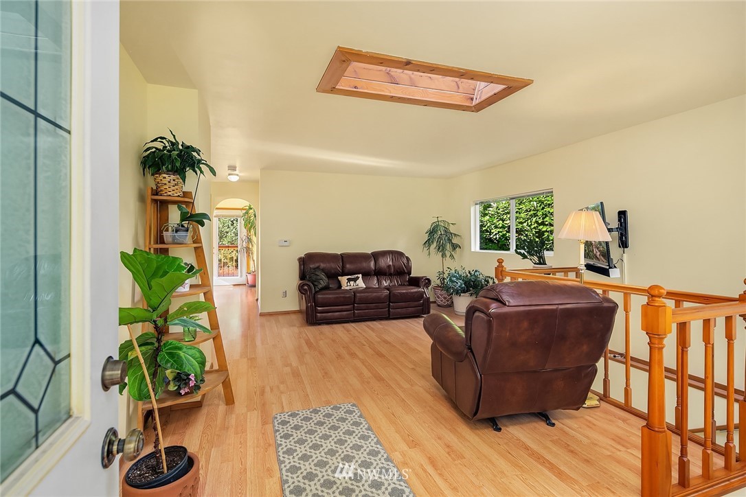 12235 176th Avenue Southeast Renton, WA 98059 - Photo 4 of 25 Gallery Image 4