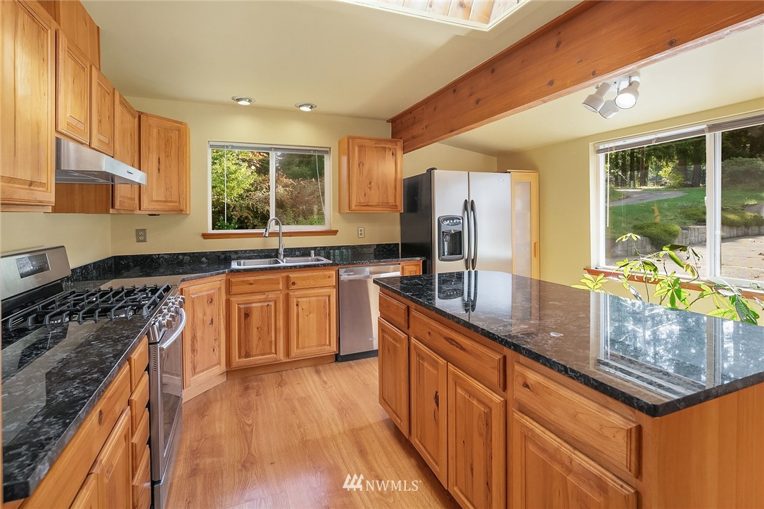 12235 176th Avenue Southeast Renton, WA 98059 - Photo 6 of 25 Gallery Image 6
