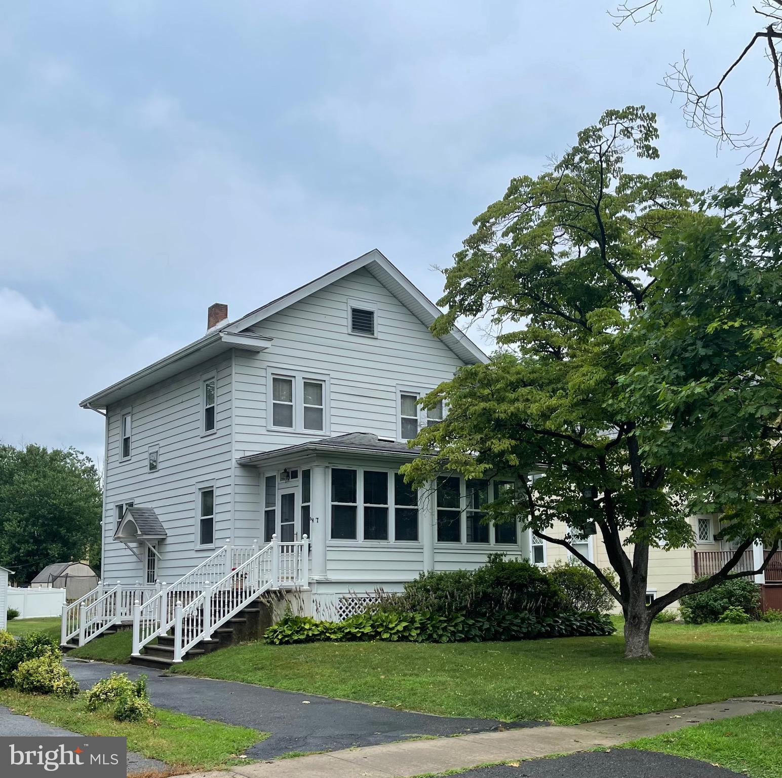 House front/Leftside